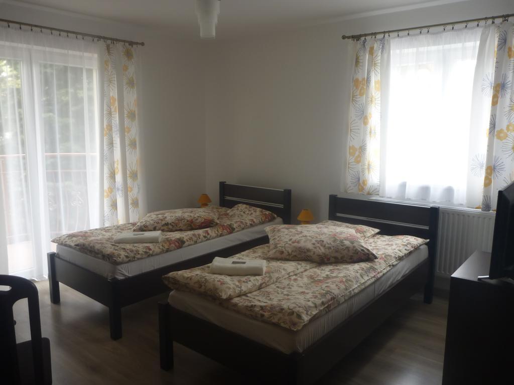 Osrodek Wypoczynkowy Nad Stawem - Holiday Resort By The Lake - Erholungsheim Am See - Prazdninovy Dum U Jezera Kudowa-Zdrój Habitación foto